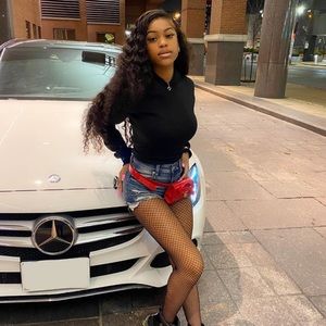Meet your Posher, Esha